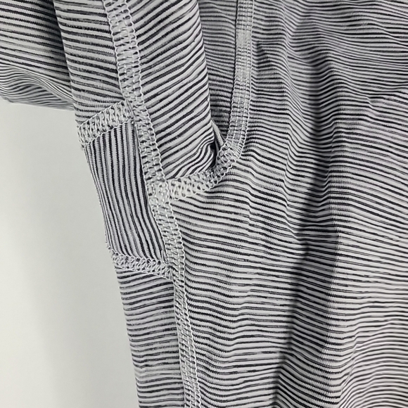 Lululemon Women's Black White Stripes Leggings 22" Inseam Size 4 - Picture 3 of 7